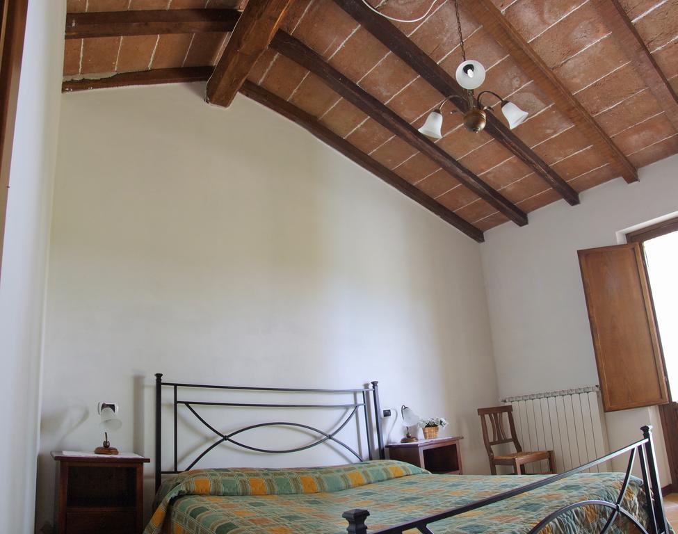 Agriturismo Casella Del Piano Gubbio Habitación foto